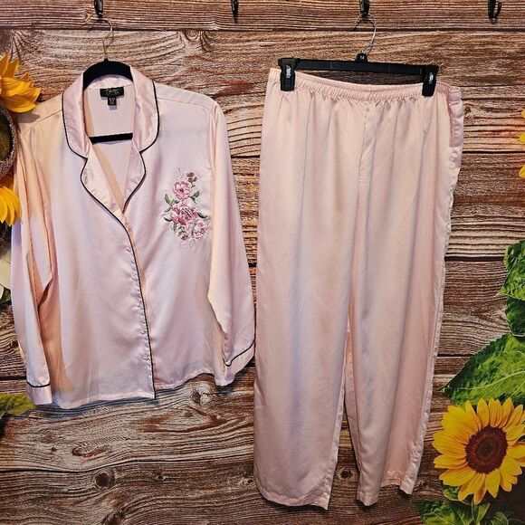 Thalia Sodi pjs pink embroidered Women's XL Pre-owned - Picture 1 of 7
